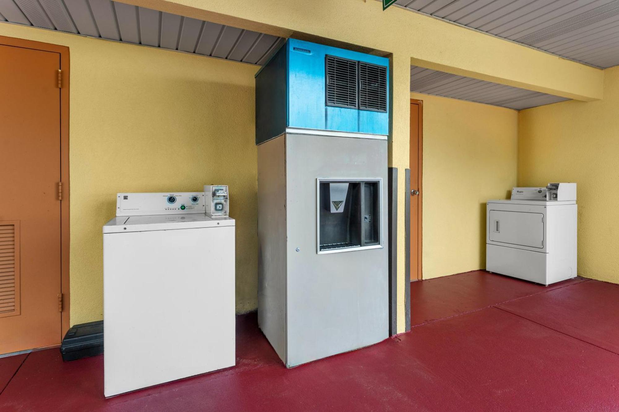 Americas Best Value Inn-Montezuma Ngoại thất bức ảnh